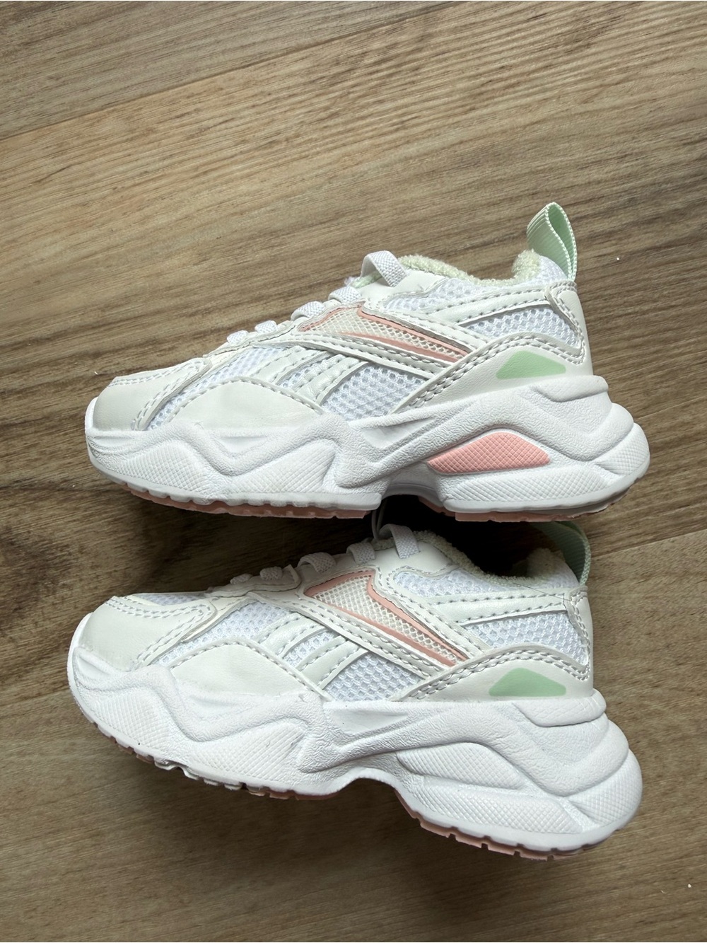 Toddler Reebok charge sneakers size 5